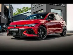 Rouge Nouvelle 2025 VW Golf VIII GTI Berline | 49 220 € (Prix cher)