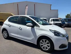 Blanc Utilisé 2018 Peugeot 208 Business-Line Citadine | 9 990 € (Prix juste)