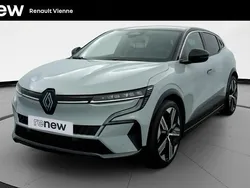 Gris Utilisé 2023 Renault Mégane Iconic Berline | 28 978 € (Prix juste)