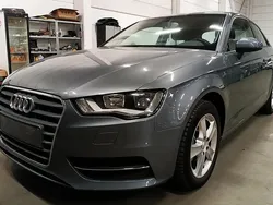Gris Utilisé 2015 Audi A3 Attraction Berline | 12 950 €