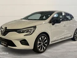 Blanc Utilisé 2023 Renault Clio V Techno Berline | 20 499 € (Prix juste)