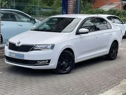 Blanc Utilisé 2018 Skoda Rapid Ambition Berline | 10 950 €