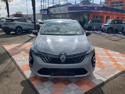 Gris Nouvelle 2025 Renault Clio V Evolution Berline | 21 450 € (Prix juste)