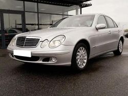 Argent Utilisé 2002 Mercedes E220 Classic Berline | 3 990 €