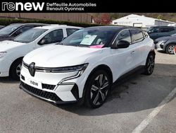 Blanc Utilisé 2023 Renault Mégane Iconic Berline | 24 990 € (Prix juste)