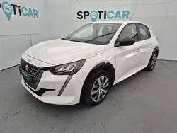 Blanc Utilisé 2023 Peugeot e-208 Active Citadine | 17 390 € (Prix juste)