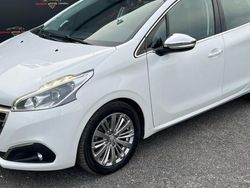 Utilisé 2016 Peugeot 208 Allure Citadine | 6 900 € (Prix juste)