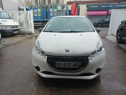 Blanc Utilisé 2013 Peugeot 208 Active Citadine | 4 990 € (Prix juste)