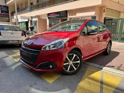 Rouge Utilisé 2017 Peugeot 208 Active Citadine | 7 990 € (Prix juste)