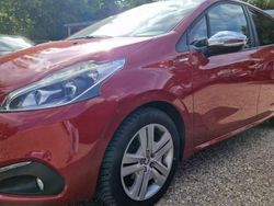Utilisé 2017 Peugeot 208 Style Citadine | 6 490 € (Prix juste)
