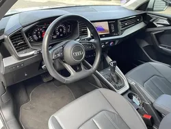 Gris flèche nacré Utilisé 2024 Audi A1 S-Line Citadine | 29 990 € (Prix assez cher)