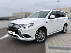 Blanc Utilisé 2020 Mitsubishi Outlander P-HEV Instyle | 21 590 €