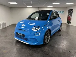 Bleu Nouvelle 2024 Abarth 500e Scorpionissima Citadine | 35 890 € (Prix juste)