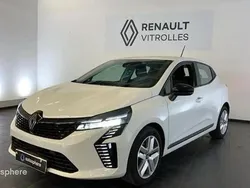 Utilisé 2024 Renault Clio V Evolution Berline | 16 499 € (Prix juste)