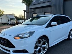 Blanc Utilisé 2013 Ford Focus ST Break | 12 990 € (Prix juste)