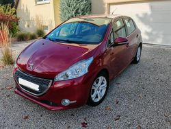 Rouge Utilisé 2013 Peugeot 208 Allure Citadine | 3 950 € (Prix juste)