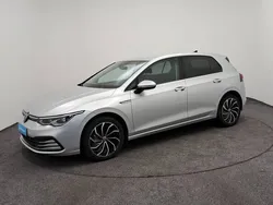 Argente Utilisé 2024 VW Golf VIII Berline | 31 490 € (Prix assez cher)