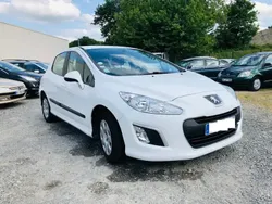 Blanc Utilisé 2012 Peugeot 308 Access Berline | 7 400 € (Prix assez cher)