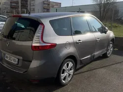 Utilisé 2010 Renault Scénic III Monospace | 700 €