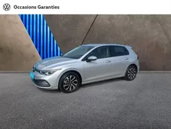 Reflet d'argent métallisée Utilisé 2022 VW Golf VIII Active Berline | 21 900 € (Prix juste)