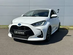 Blanc lunaire (n) Utilisé 2022 Toyota Yaris Hybrid Design Berline | 19 990 € (Prix assez cher)