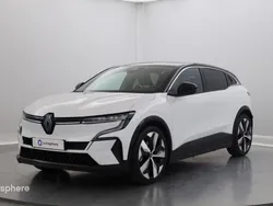 Blanc glacier / toit noir étoilé Utilisé 2024 Renault Mégane Techno SUV | 31 999 € (Prix juste)