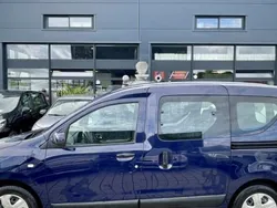 Bleu Utilisé 2013 Dacia Dokker Lauréate Van | 7 990 € (Prix assez cher)