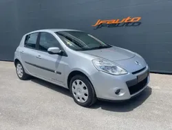 Gris Utilisé 2011 Renault Clio II Berline | 7 900 €