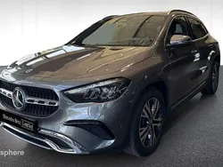 Gris Nouvelle 2024 Mercedes GLA180 Progressive SUV | 40 990 € (Prix juste)
