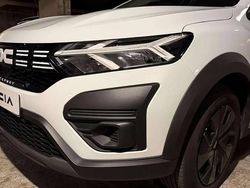 Blanc Utilisé 2025 Dacia Sandero Essentiel SUV | 15 100 € (Prix juste)