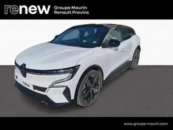 Blanc glacier / toit noir étoilé Occasion 2023 Renault Megane E-Tech Iconic SUV | 24 900 €
