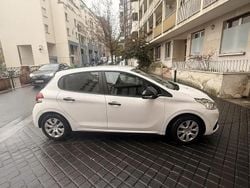 Blanc Occasion 2015 Peugeot 208 Access Citadine | 4 300 € (Prix juste)