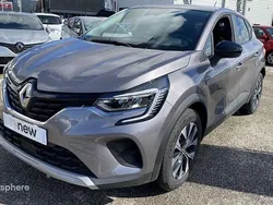 Gris cassiopee Utilisé 2024 Renault Captur Evolution SUV | 18 299 € (Prix juste)