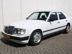 Blanc Utilisé 1985 Mercedes 300 Berline | 7 900 €