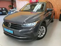 Gris Utilisé 2021 VW Tiguan Life SUV | 28 900 € (Prix juste)