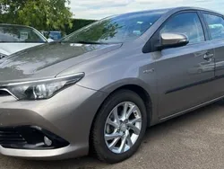 Beige Utilisé 2016 Toyota Auris Hybrid Berline | 10 990 € (Bon prix)