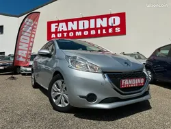 Gris Utilisé 2012 Peugeot 208 Active Citadine | 7 990 € (Prix assez cher)