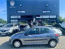 Gris Utilisé 2006 Peugeot 206 Berline | 4 990 € (Prix assez cher)