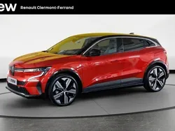 Rouge Utilisé 2023 Renault Mégane Iconic Berline | 26 490 € (Prix juste)