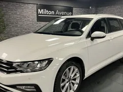 Blanc Utilisé 2020 VW Passat Business Break | 23 490 € (Prix juste)