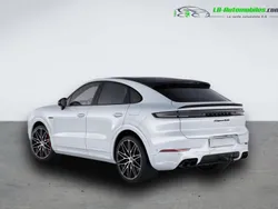 Utilisé 2024 Porsche Cayenne Turbo E-Hybrid SUV | 200 200 € (Prix cher)