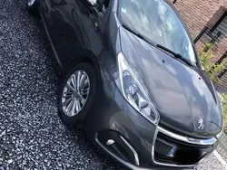 Utilisé 2016 Peugeot 208 Style Citadine | 6 300 € (Prix assez cher)
