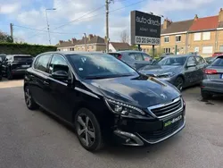 Utilisé 2015 Peugeot 308 Allure Berline | 12 750 € (Prix juste)