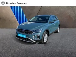 Bleu Utilisé 2024 VW T-Roc Life SUV | 29 490 € (Prix juste)