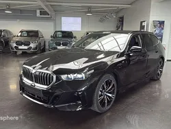 Noir Nouvelle 2024 BMW 530e M Sport Break | 88 220 €