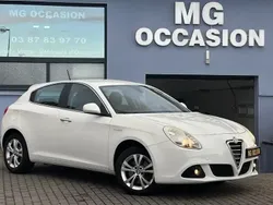 Blanc Utilisé 2012 Alfa Romeo Giulietta Citadine | 9 990 € (Prix assez cher)
