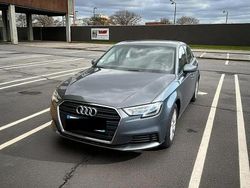 Gris Utilisé 2018 Audi A3 Sportback Sport Berline | 17 990 € (Prix juste)