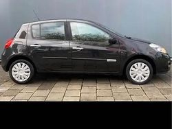 Utilisé 2011 Renault Clio III Expression Berline | 700 € (Prix assez cher)