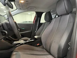 Rouge Utilisé 2022 Peugeot e-208 Allure Citadine | 17 490 € (Prix juste)