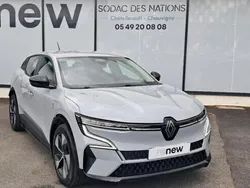 Gris Utilisé 2023 Renault Mégane Equilibre Berline | 20 990 € (Prix juste)